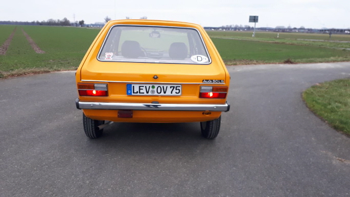 So wars damals original. Die schmalen 13Zöller Stahlfelgen. Das Auto fährt sich jetzt wie ein Neuwagen.