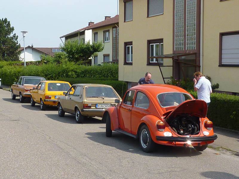 Hubert nahm zwar mit dem VW K70 an der Tour teil, aber dennoch stellte er seinen Käfer mit in unsere Reihe. Benzingespräche :-)