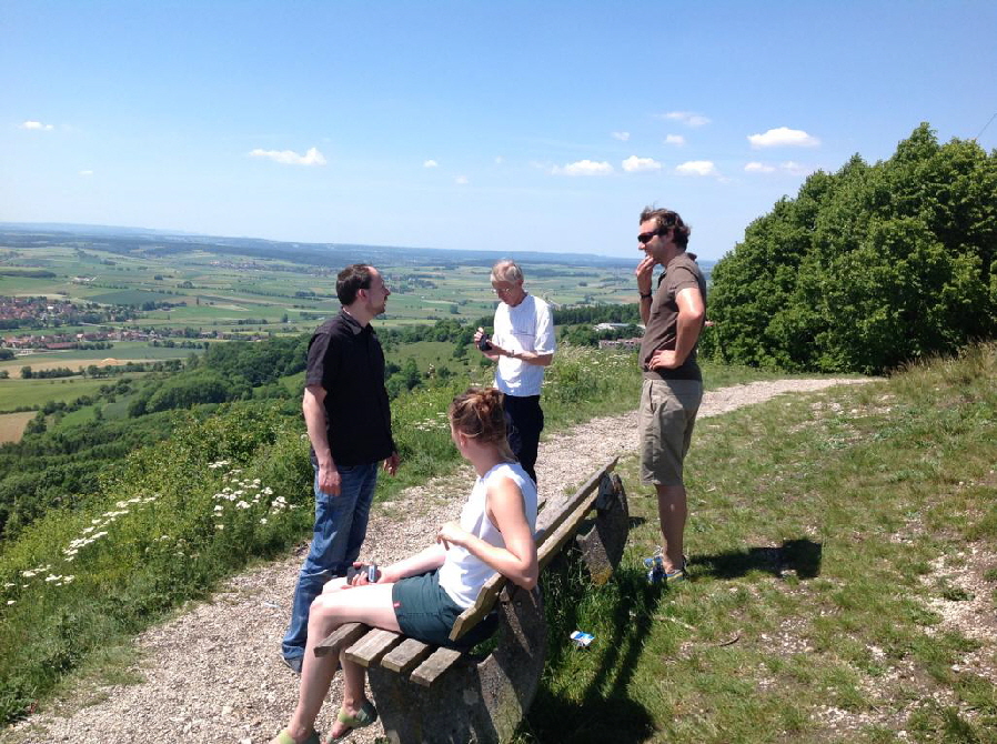 Wir auf dem Hesselberg. Sonne 100%