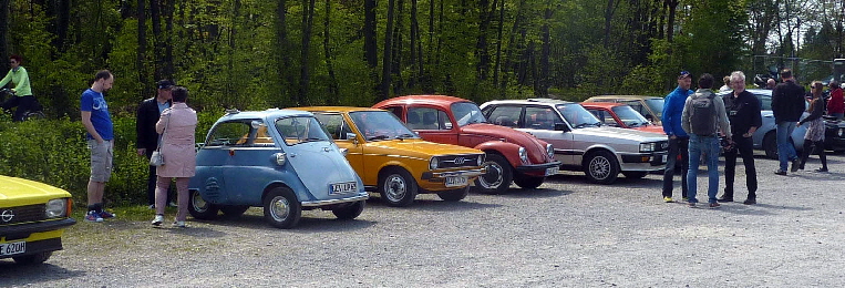 Klaus, Hubert & Jutta, Jan und Oliver auf dem Oldtimer-Stammtisch Treffen in Burscheid-Hilgen. Hier findet jeden Sonntag von etwa 9:00 Uhr früh bis 12:00 Uhr ein Oldtimertreffen statt, wenn Saison ist. 