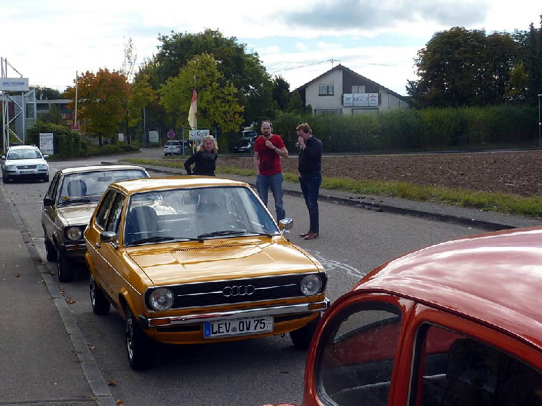 Um 10:00 Uhr kam ich in Schwäbisch Hall an. Klaus rollte mit seinem  Audi 50 gegen 12 Uhr ein. Dann gab es wie immer Frühstück bei Hubert und Jutta. Nach dem Frühstück ging es dann mit den Oldies Richtung Heilbronn. Genauergesagt nach Löwenstein. Die Löwensteiner Berge bieten einen sehr guten Ausblick. Wir fuhren dort zu einem Treffpunkt, der sehr beliebt bei Motorradfahrern ist. Aber auch mit dem Auto kann man dort sehr gut parken.