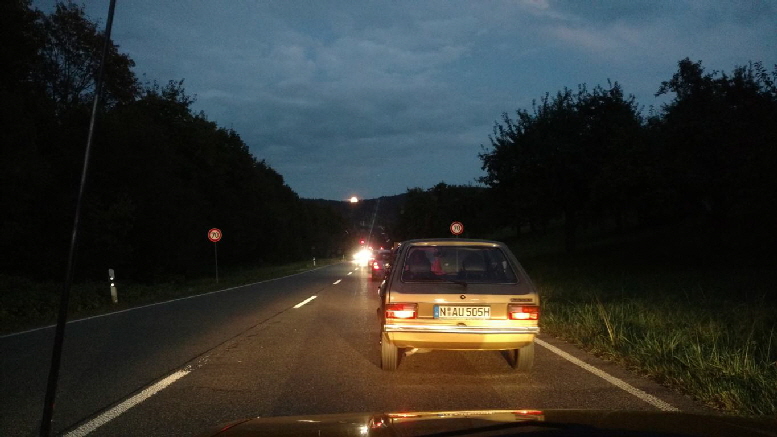 Es war  Abend geworden. Wir fuhren wieder Richtung Schwäbisch Hall. Der Mond schien förmlich zu platzen. Das konnte man wirklich mal "Vollmond" nennen.