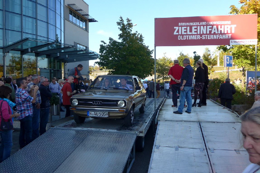 Klaus räumte zum Schluss einen Pokal für seinen  Audi 50 ab. (Bei sage und schreibe ca. 1000 Oldtimern, die auf der Veranstaltung waren!!!)      Herzlichen Glückwunsch :-)