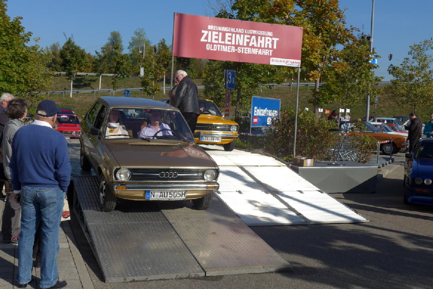 So... das war die Präsentation. Der Platz war schon gut gefüllt und Zuschauer gab es schon reichlich. 